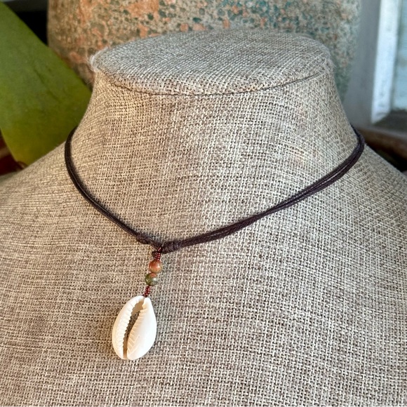 Cowrie Shell Crystal Necklace - Picture 4 of 4